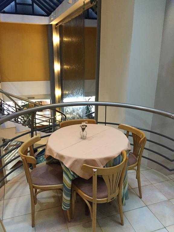 Crystal Palace Hotel モンテビデオ エクステリア 写真