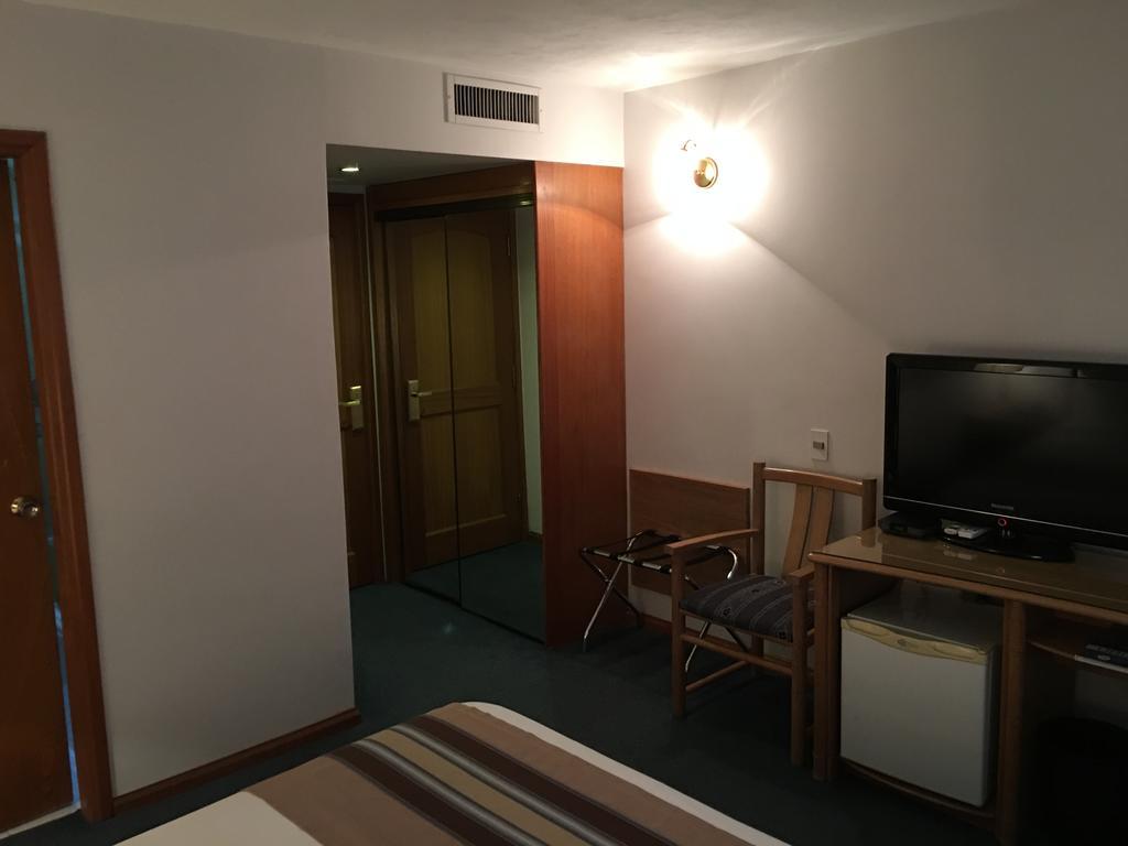 Crystal Palace Hotel モンテビデオ エクステリア 写真
