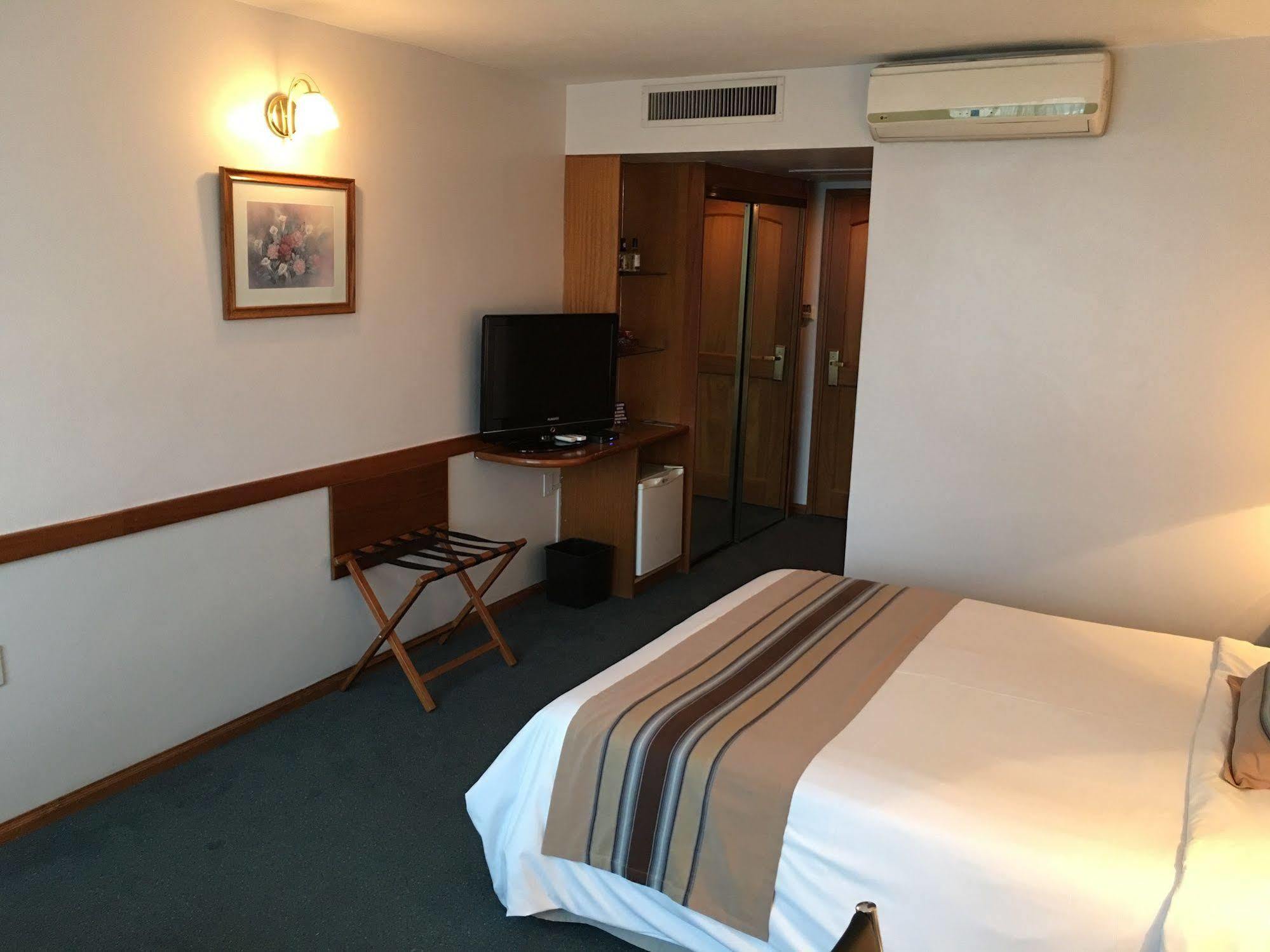 Crystal Palace Hotel モンテビデオ エクステリア 写真